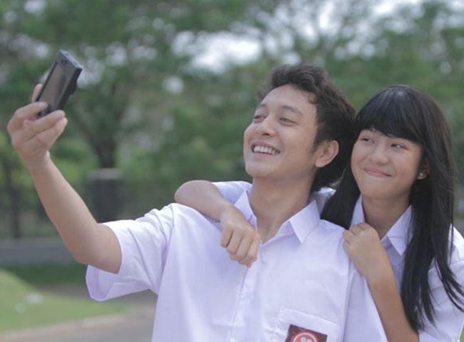 Cara Tips Menarik Perhatian Pasangan Pacar Yang Cuek Sibuk  Nurulku Blog